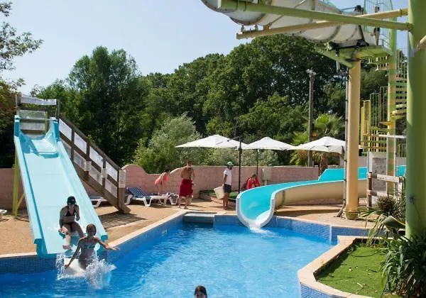 Mobil Home Dans Camping Aquatique Hyères
