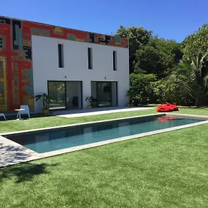 4* Maison d'hôtes Le Cube Design A Avec Piscine Et Cuisine